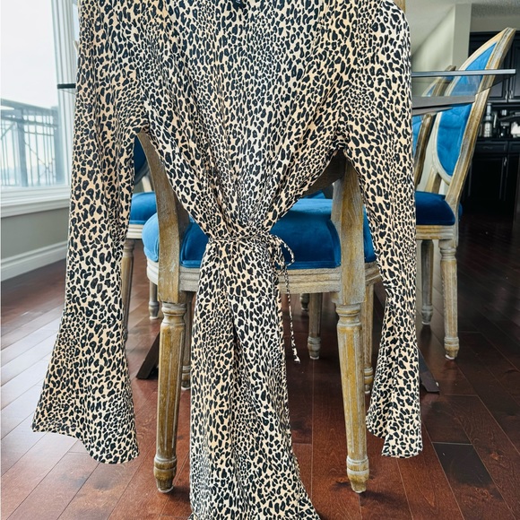 H&M Feminine Cheetah 🐆 Wrap Dress - Picture 2 of 2